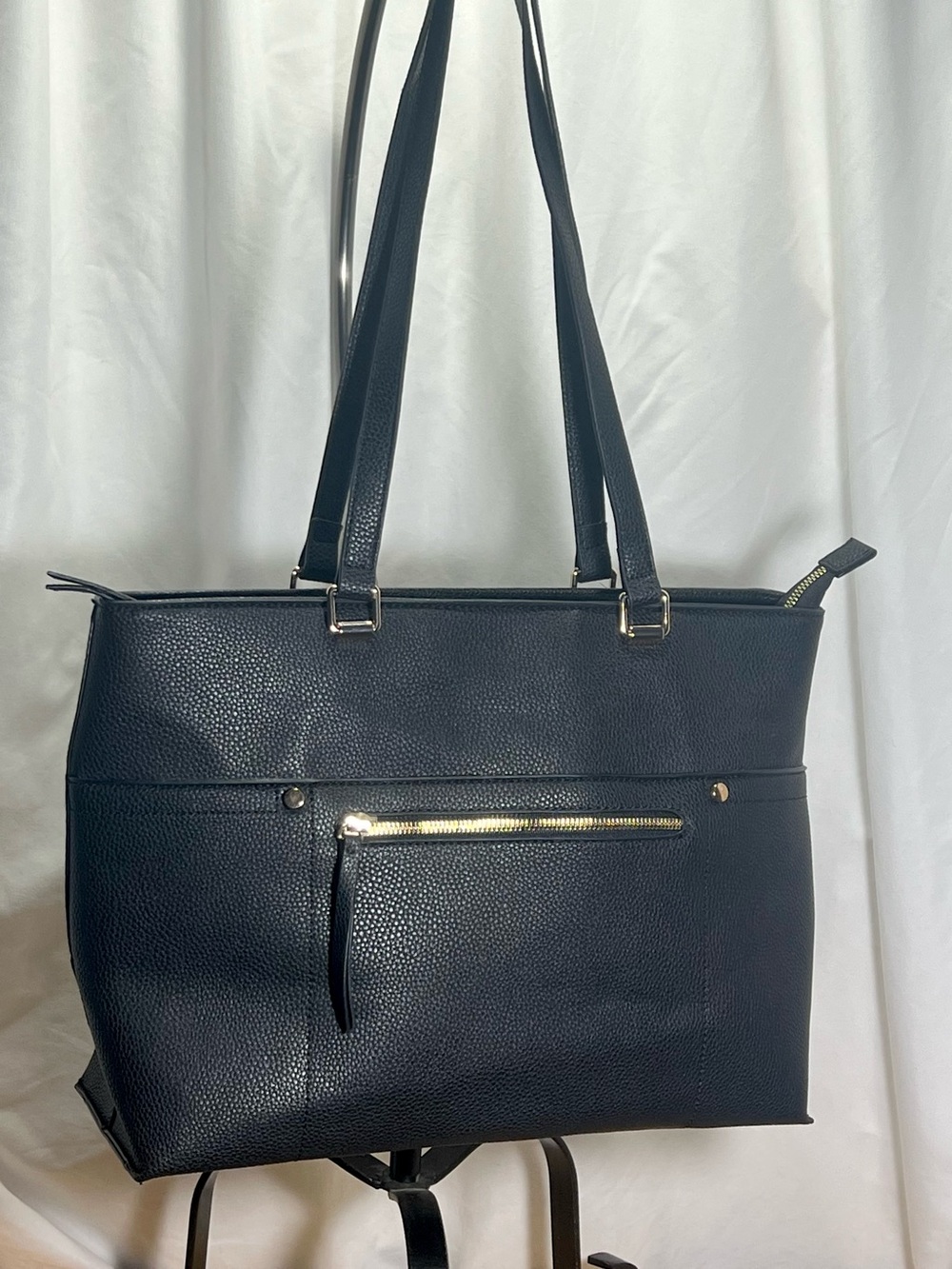 NWOT Classic Black faux Leather Tote/
shoulder bag Sleek Everyday Carry